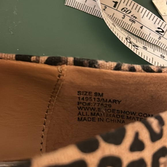 Dominique Nicole leopard flats -NWOB- size 9M - Picture 4 of 4